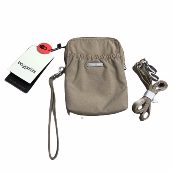 Baggallini Handbags - NWT Baggallini RFID Bryant Pouch